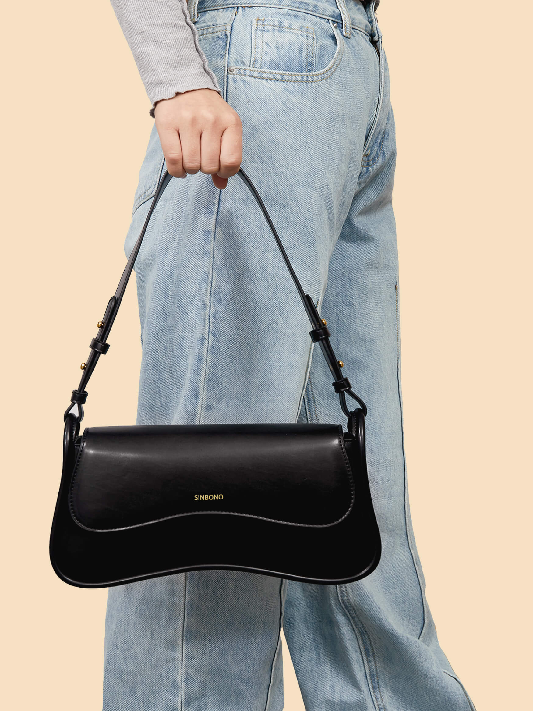 Marc Jacobs, a black leather 'Zoe' handbag. - Bukowskis